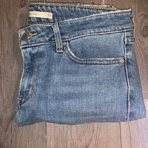Light wash jeans with  raw cut